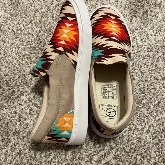 Aztec sneakers - Picture 2 of 3